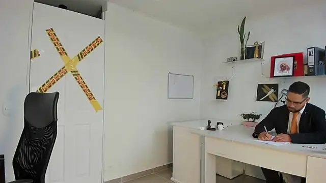 Snapshot of susana_monroy chatting on December 16, 2025, 12:10 pm susana monroy online show from December 16, 2025, 12:10 pm