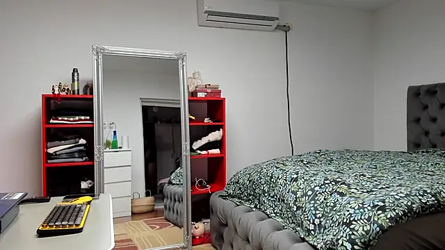 supermanboy94 online show from December 11, 2024, 10:25 am