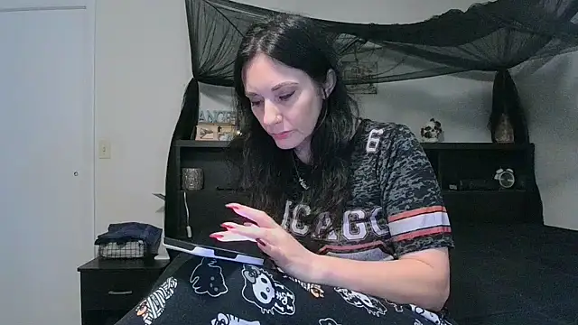 CrystalLakeXO online show from May 28, 2026, 4:10 am