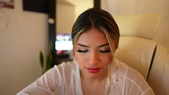 SaraParisi online show from January 22, 2025, 12:06 am