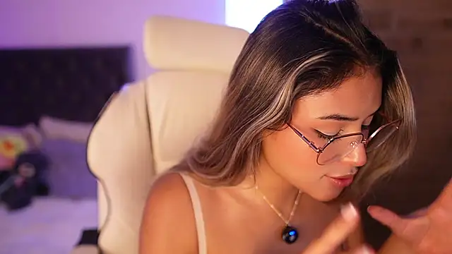 SaraParisi online show from March 20, 2025, 11:02 pm