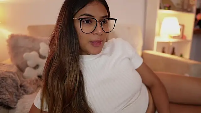 SaraParisi online show from February 8, 2026, 12:25 am