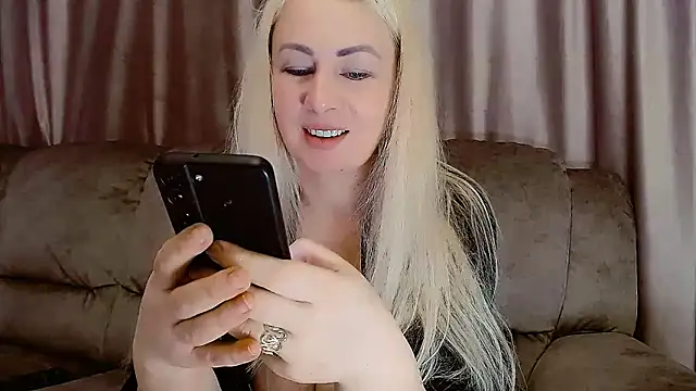 Snapshot of Olesya chatting on February 5, 2025, 6:46 am Olesya online show from February 5, 2025, 6:46 am