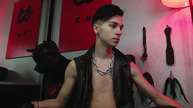 Joseph  Quinn online show from January 31, 2025, 10:31 am