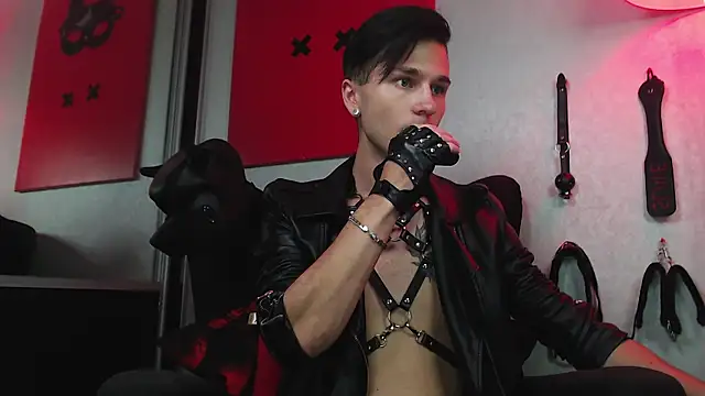 Joseph  Quinn online show from February 20, 2025, 12:15 pm