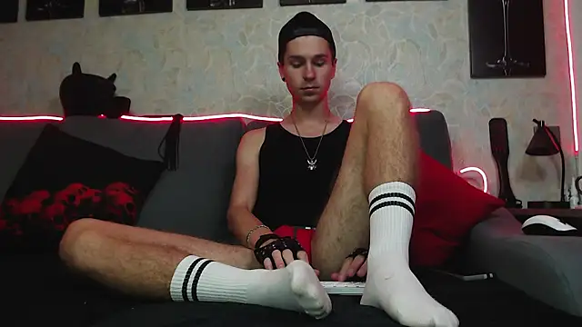 Joseph  Quinn online show from March 4, 2025, 8:02 am