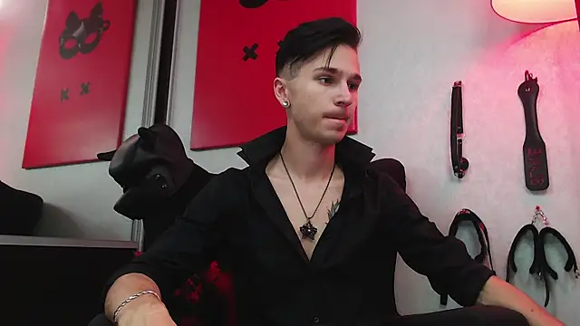 Joseph  Quinn online show from March 17, 2025, 9:55 am