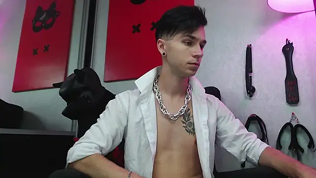 Joseph  Quinn online show from March 18, 2025, 8:03 am