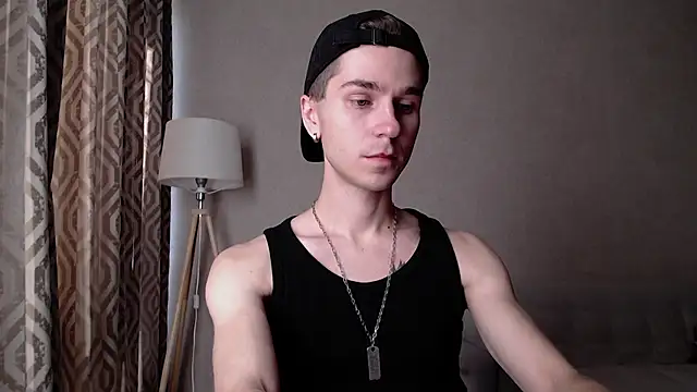 Joseph  Quinn online show from October 2, 2025, 9:38 am