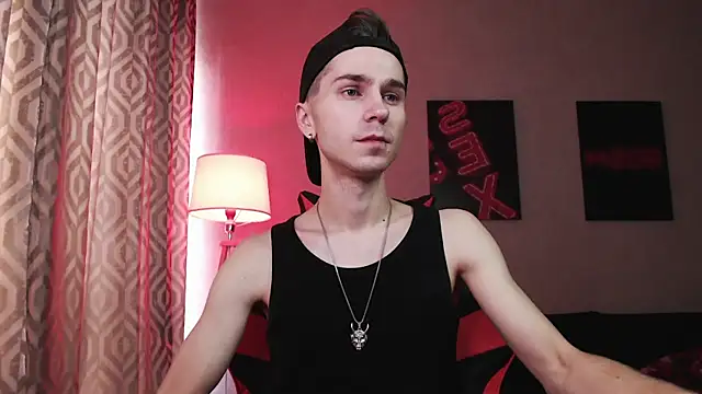 Joseph  Quinn online show from October 18, 2025, 8:26 am