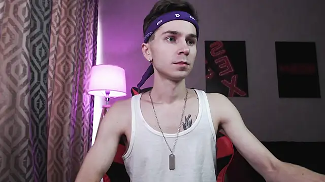 Joseph  Quinn online show from October 25, 2025, 6:21 am