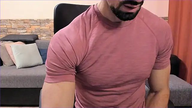 HotHunkTrainer online show from November 18, 2025, 8:08 am