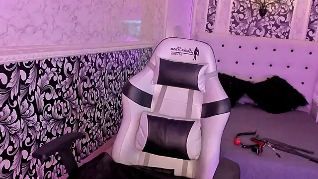 Snapshot of Foxy_Slave chatting on January 19, 2025, 1:01 pm Foxy Slave online show from January 19, 2025, 1:01 pm