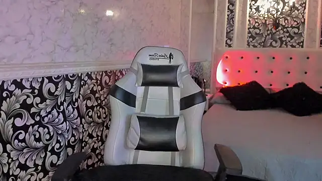 Snapshot of Foxy_Slave chatting on March 8, 2025, 7:20 pm Foxy Slave online show from March 8, 2025, 7:20 pm