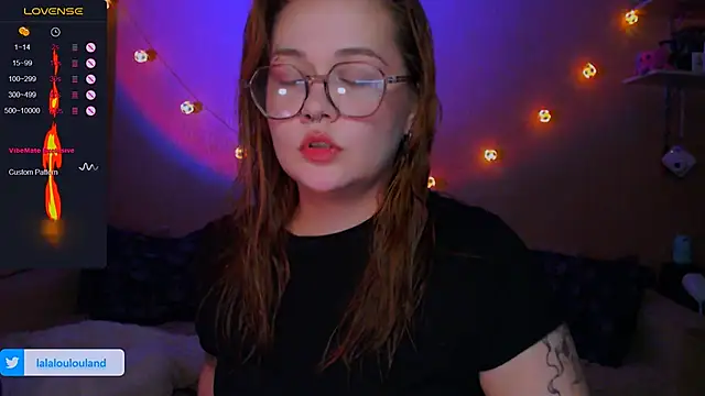 Snapshot of lala_loulou_land chatting on October 19, 2025, 8:20 pm lala loulou land online show from October 19, 2025, 8:20 pm