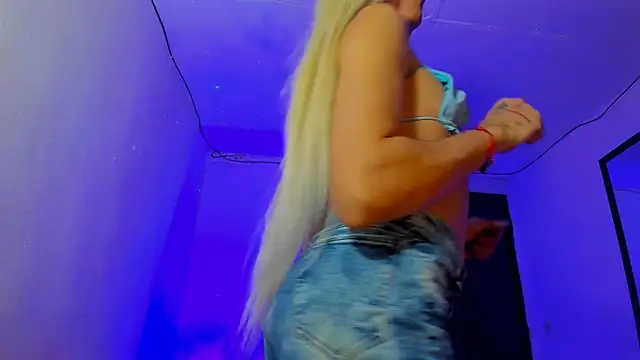 Snapshot of emperatrizhotwolf chatting on March 2, 2025, 1:38 pm emperatrizhotwolf online show from March 2, 2025, 1:38 pm