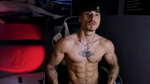 Snapshot of Thomas_Fit1 chatting on April 17, 2026, 1:52 am Thomas Fit1 online show from April 17, 2026, 1:52 am