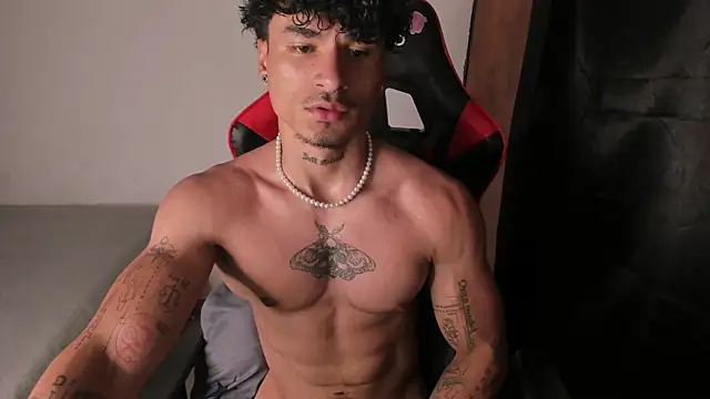 Snapshot of Thomas_Fit1 chatting on May 23, 2026, 2:50 am Thomas Fit1 online show from May 23, 2026, 2:50 am