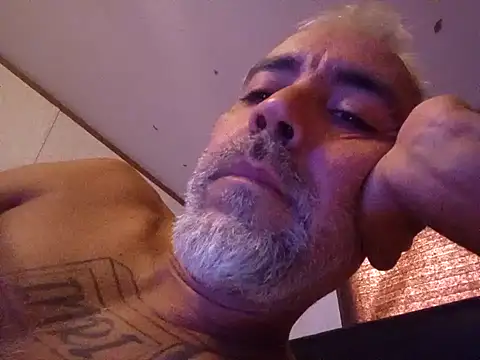 Snapshot of Xoc8_ chatting on December 5, 2024, 9:39 pm Xoc8 online show from December 5, 2024, 9:39 pm