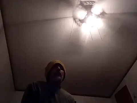 Snapshot of Xoc8_ chatting on December 7, 2024, 9:11 pm Xoc8 online show from December 7, 2024, 9:11 pm