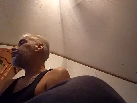 Snapshot of Xoc8_ chatting on January 15, 2025, 1:12 am Xoc8 online show from January 15, 2025, 1:12 am