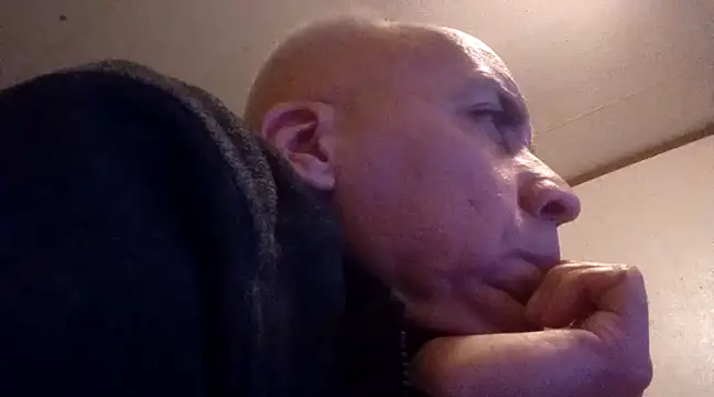 Snapshot of Xoc8_ chatting on March 1, 2025, 6:57 am Xoc8 online show from March 1, 2025, 6:57 am