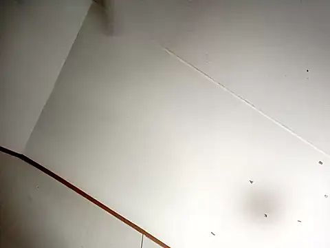 Xoc8  online show from November 6, 2025, 9:05 pm