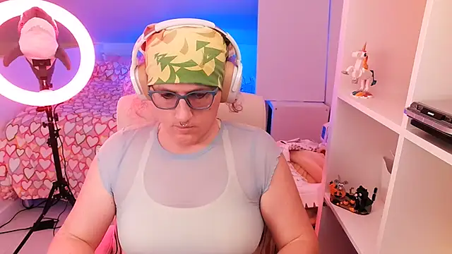 Snapshot of TransCayenne chatting on November 12, 2025, 6:41 pm TransCayenne online show from November 12, 2025, 6:41 pm