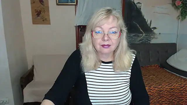 EvelynLoveShy online show from November 26, 2025, 8:54 pm