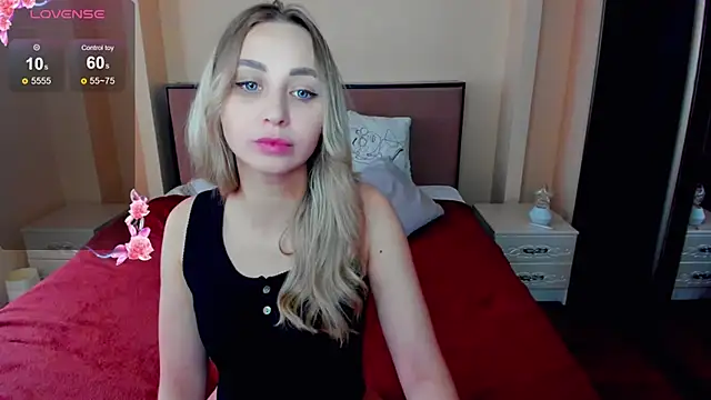 PerfectJulllia online show from April 14, 2026, 7:47 am