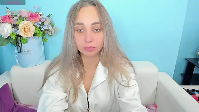 PerfectJulllia online show from May 12, 2026, 2:03 pm