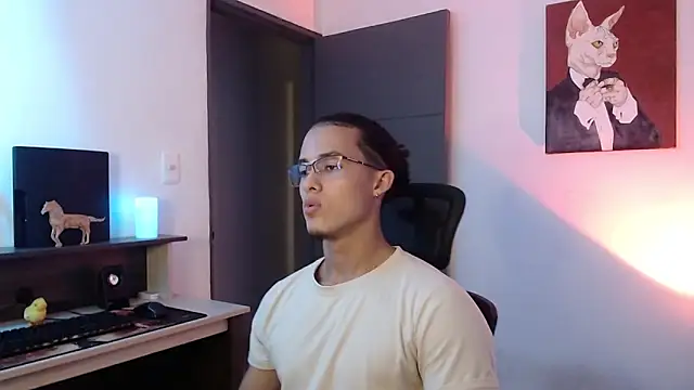 Snapshot of alejo_x3 chatting on December 27, 2024, 11:21 pm alejo x3 online show from December 27, 2024, 11:21 pm