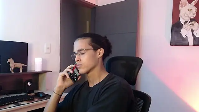 Snapshot of alejo_x3 chatting on January 19, 2025, 11:43 pm alejo x3 online show from January 19, 2025, 11:43 pm