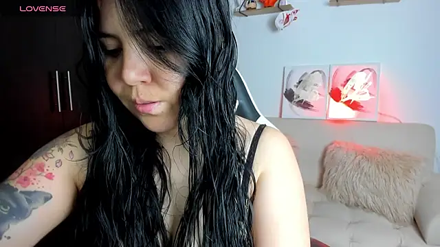 Snapshot of AilynRed chatting on May 5, 2026, 3:58 am AilynRed online show from May 5, 2026, 3:58 am