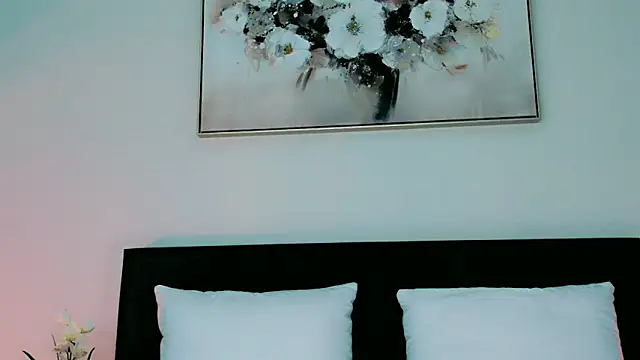 oh-my-mia online show from October 4, 2025, 9:51 am