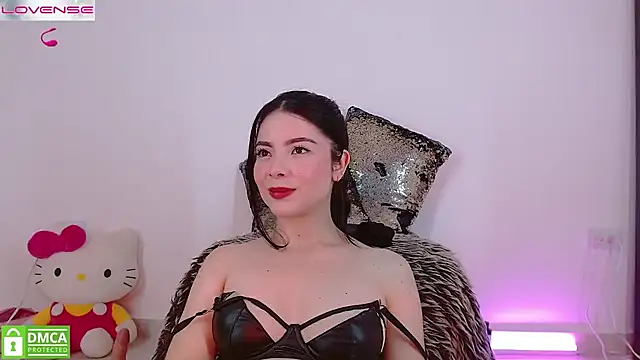 Snapshot of LauryMoons chatting on May 10, 2026, 12:16 am LauryMoons online show from May 10, 2026, 12:16 am