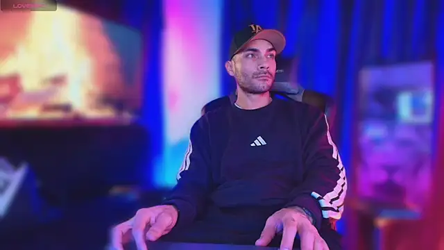 sexyboycolombi4 online show from October 1, 2025, 11:05 am