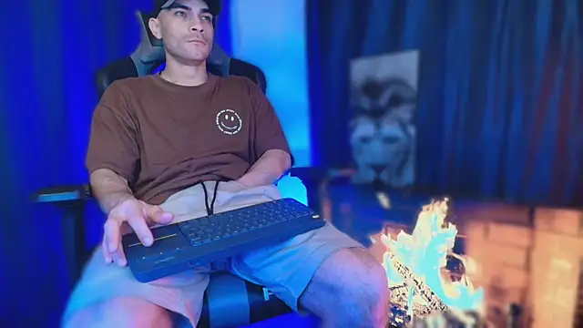 sexyboycolombi4 online show from November 4, 2025, 8:02 am