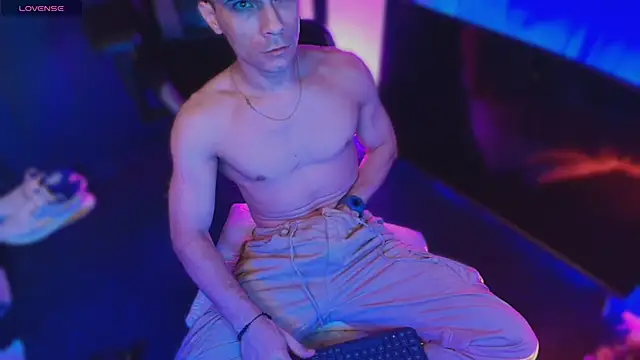 sexyboycolombi4 online show from December 1, 2025, 7:57 am