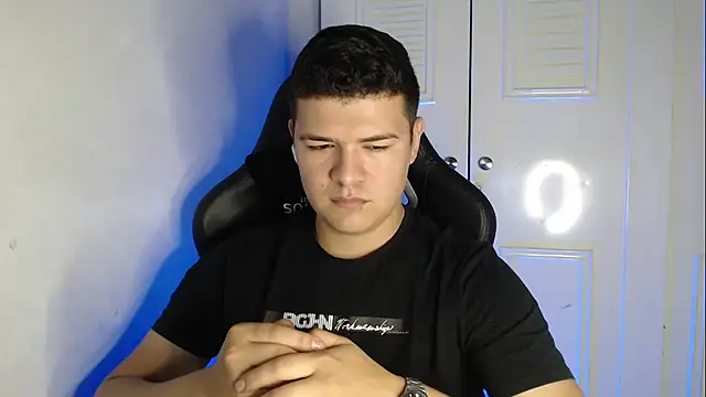 Plug Control online show from September 12, 2025, 4:45 am