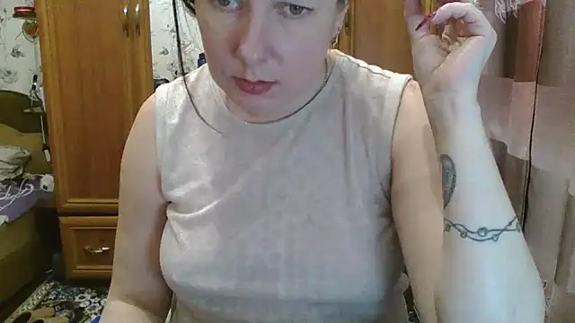 SophieNightAh online show from February 2, 2025, 6:20 pm