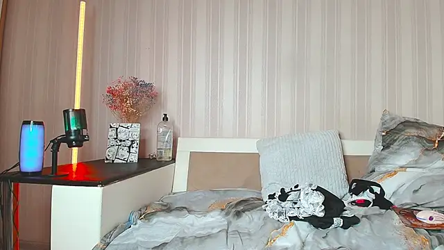 Snapshot of Meowroslava chatting on October 16, 2025, 10:27 am Meowroslava online show from October 16, 2025, 10:27 am