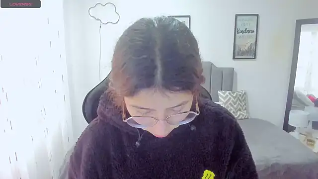 Amy joones online show from September 11, 2025, 11:32 am