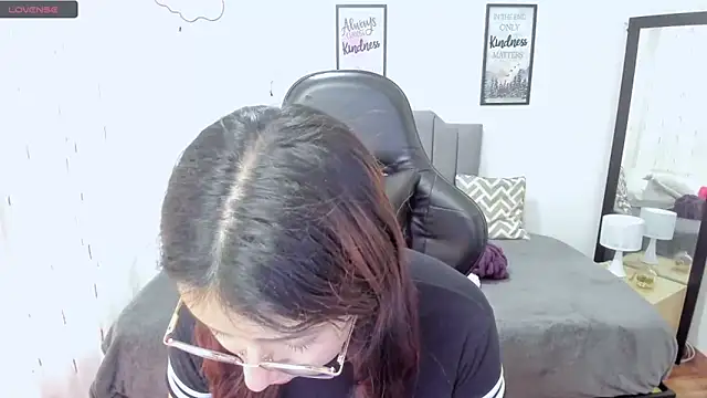 Amy joones online show from September 17, 2025, 11:56 am