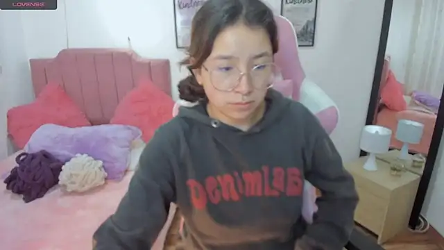 Amy joones online show from November 14, 2025, 12:26 pm