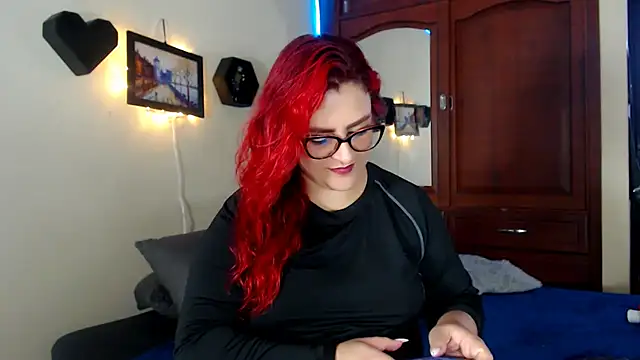 violetaredbitch online show from November 11, 2025, 1:11 pm