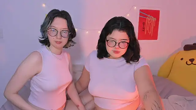 Snapshot of Gaby_Danna chatting on October 8, 2025, 12:30 am Gaby Danna online show from October 8, 2025, 12:30 am