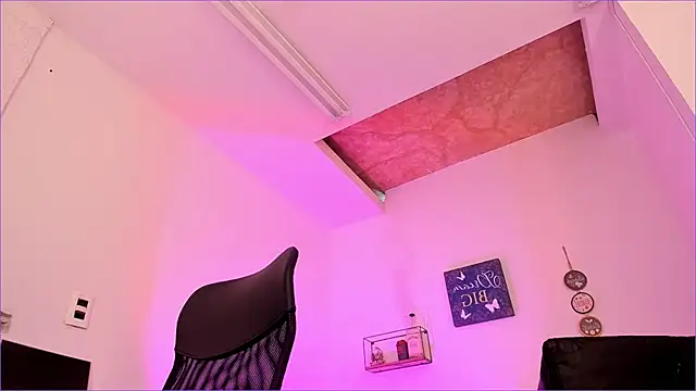 CandyLatinHott online show from March 3, 2025, 5:09 am