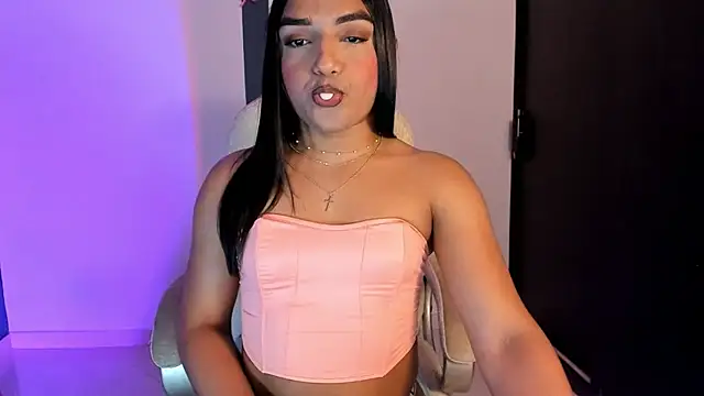 CandyLatinHott online show from November 28, 2025, 1:30 am