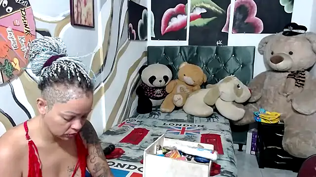 manzanahot9 online show from September 21, 2025, 11:23 am